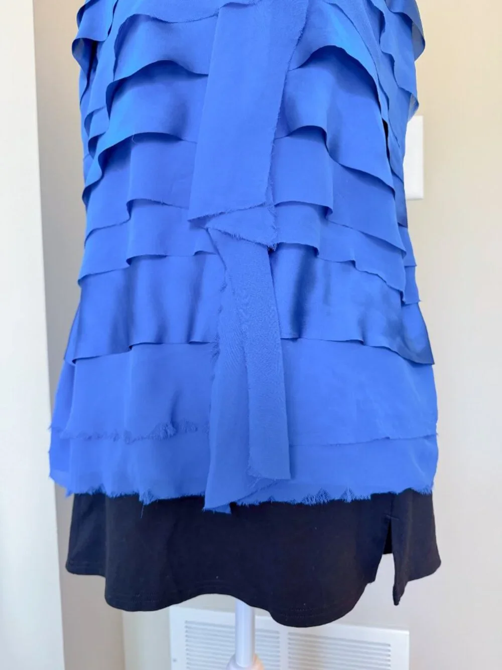 Alfani Women’s Silky Navy Blue Ruffle Tank Top – Size Large - Picture 4 of 6